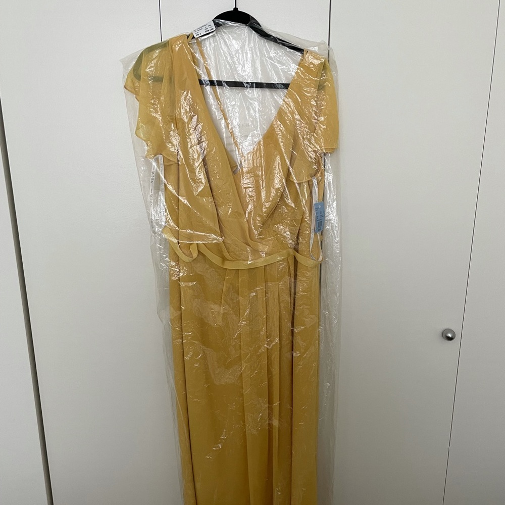 David’s Bridal - flutter sleeve crinkle chiffon dress in sunflower (NWT)